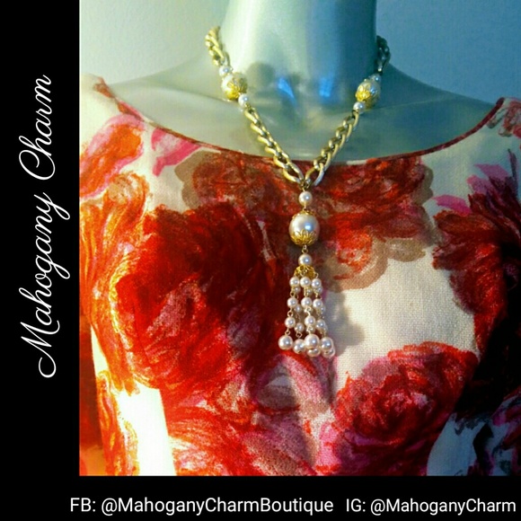 Vintage look of the day! DRESS NOT AVAILABLE - Picture 3 of 4